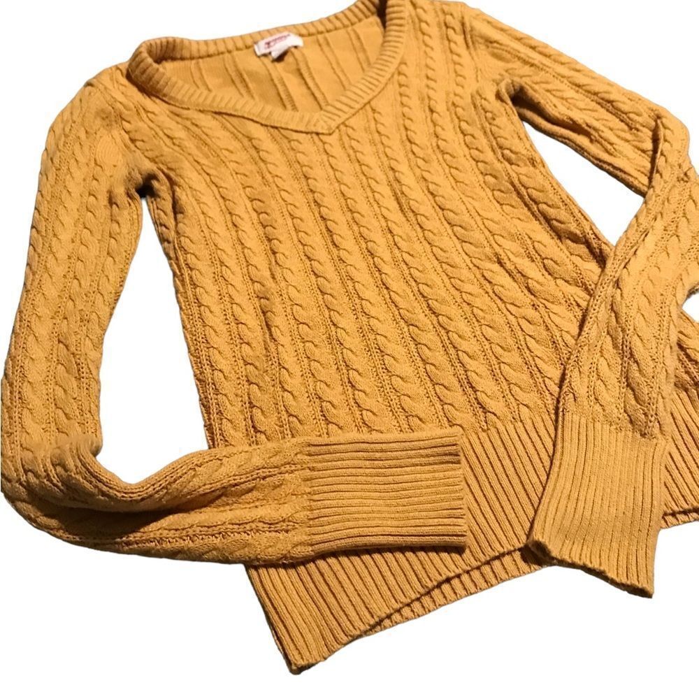 Arizona size medium cable knit sweater gold excellent condition